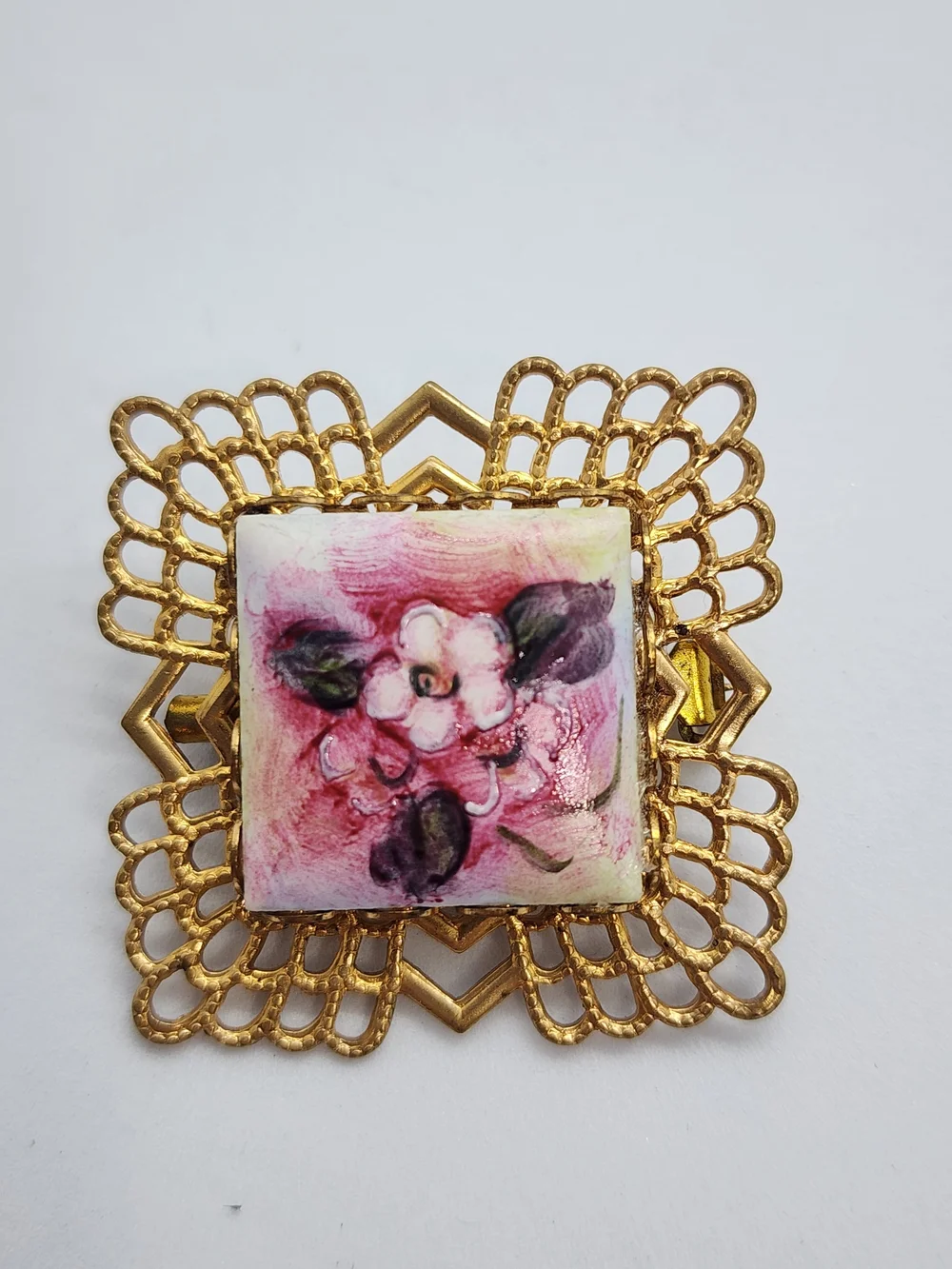 ✨️ 5 For 25 ✨️Hand-Painted Pink Floral Porcelain Brooch with Gold Filigree